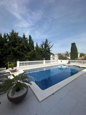 Casa con piscina y amarre soleada